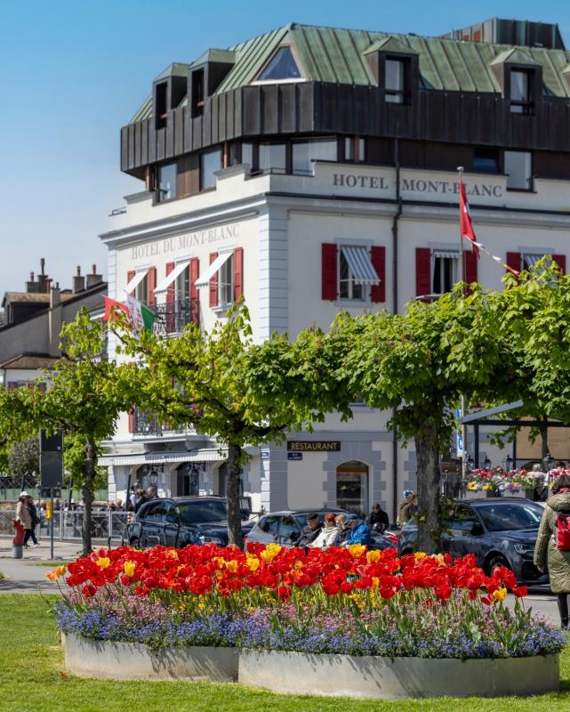 L'hôtel Mont-Blanc au Lac à Morges face au lac Léman et au vieux port de Morges